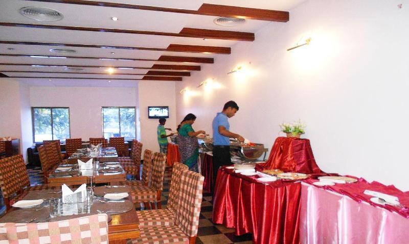 Hotel Riverside Resort And Spa Kumbakonam Esterno foto